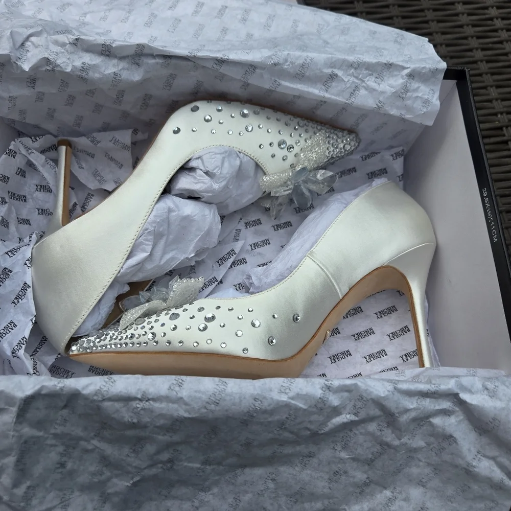 Badgley Mischka Halo White Flower Crystal Embellished Pointed Toe Heels NEW - Picture 10 of 14